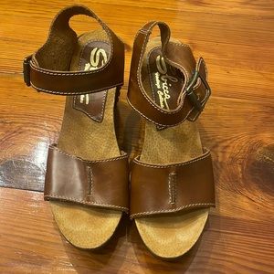 Super cute brown sandals